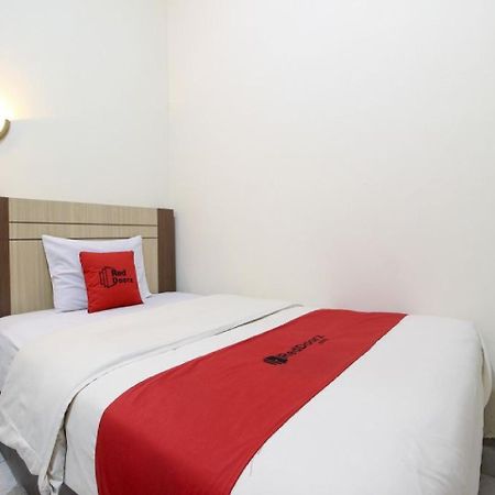 Reddoorz Plus Near Stadion Mandala Krida Yogyakarta Exterior photo