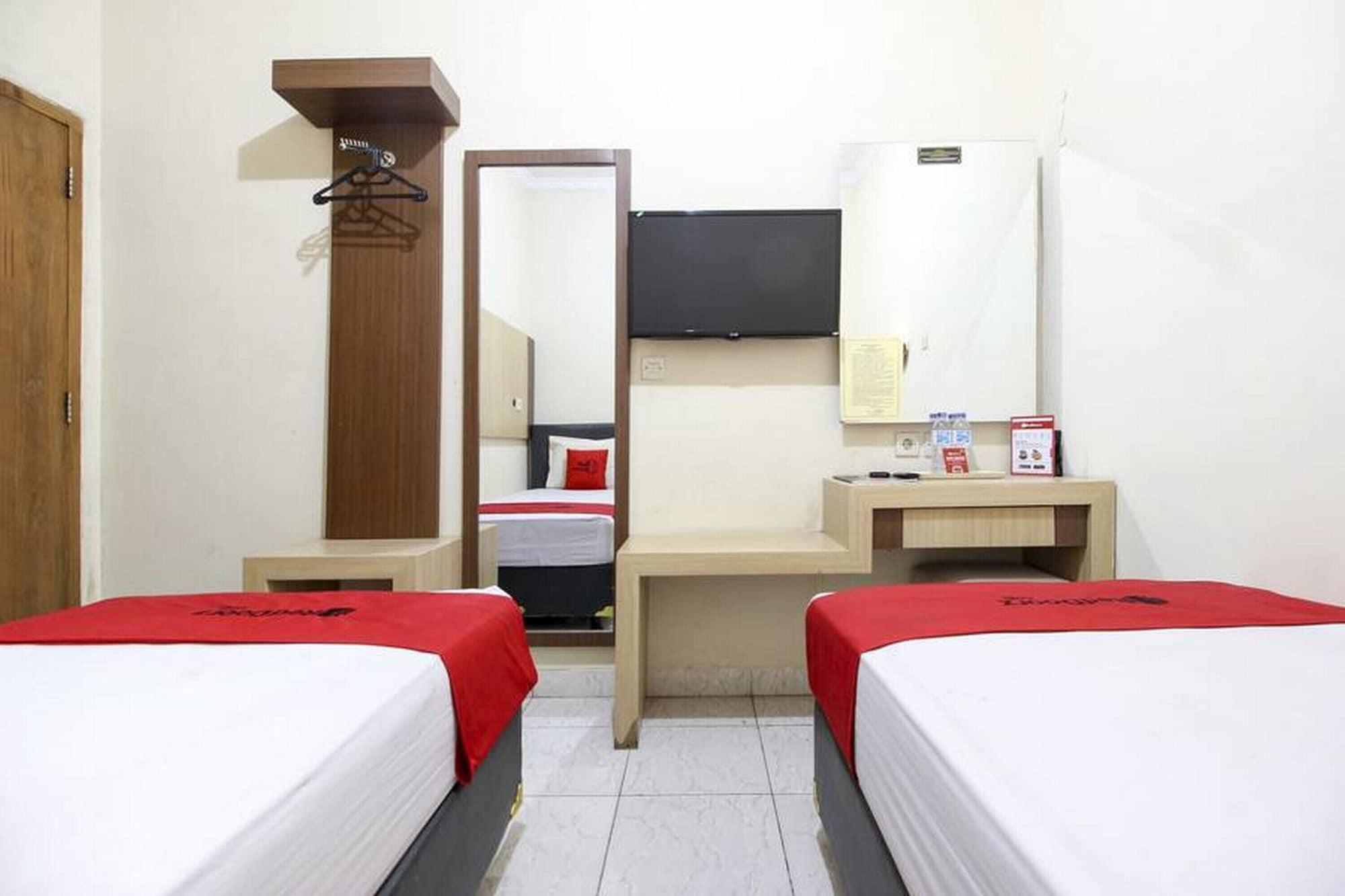 Reddoorz Plus Near Stadion Mandala Krida Yogyakarta Exterior photo