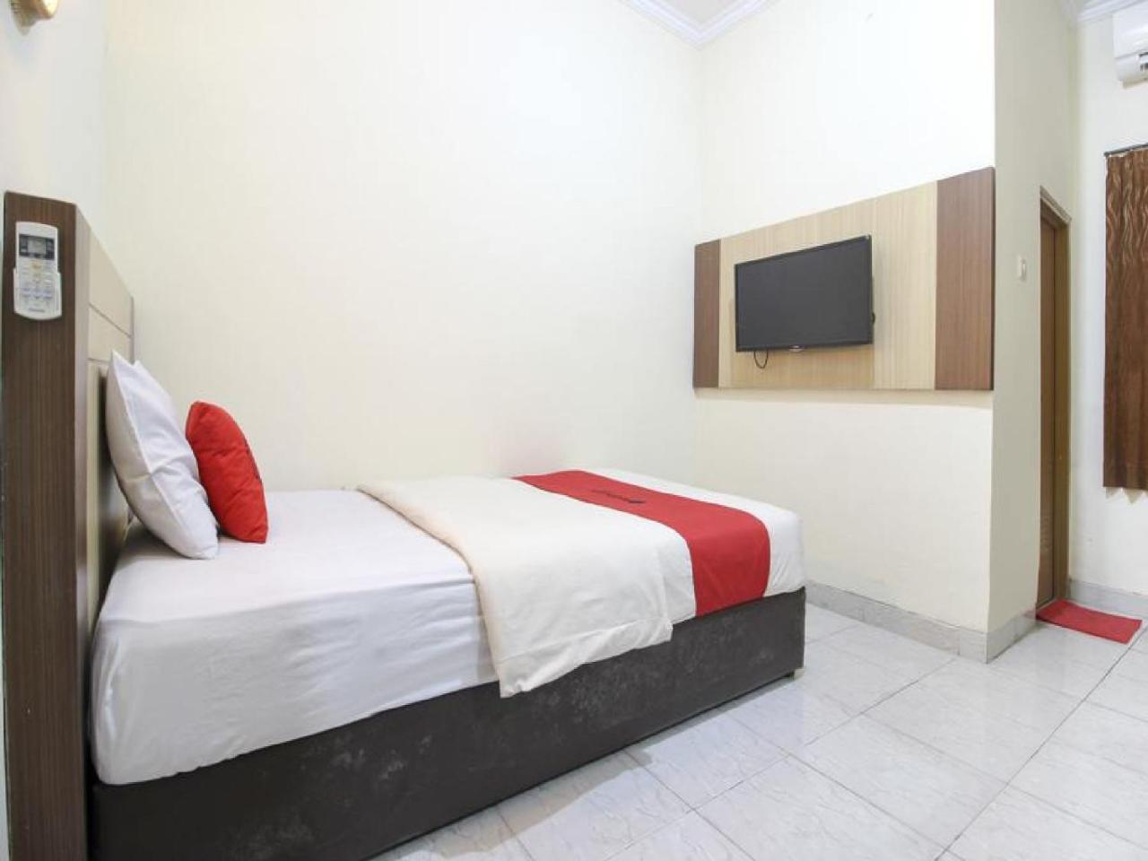 Reddoorz Plus Near Stadion Mandala Krida Yogyakarta Exterior photo