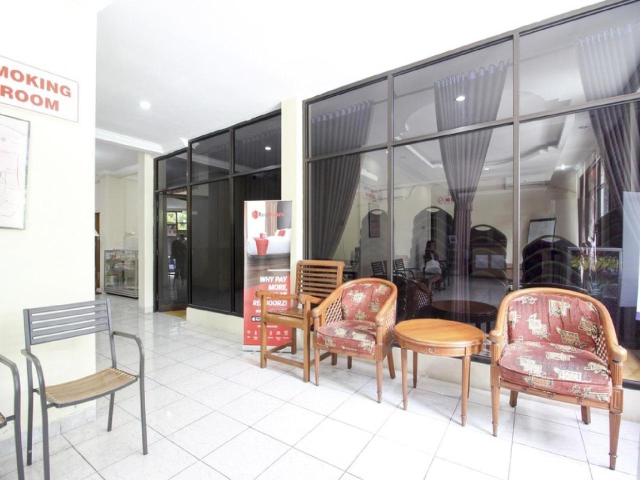 Reddoorz Plus Near Stadion Mandala Krida Yogyakarta Exterior photo