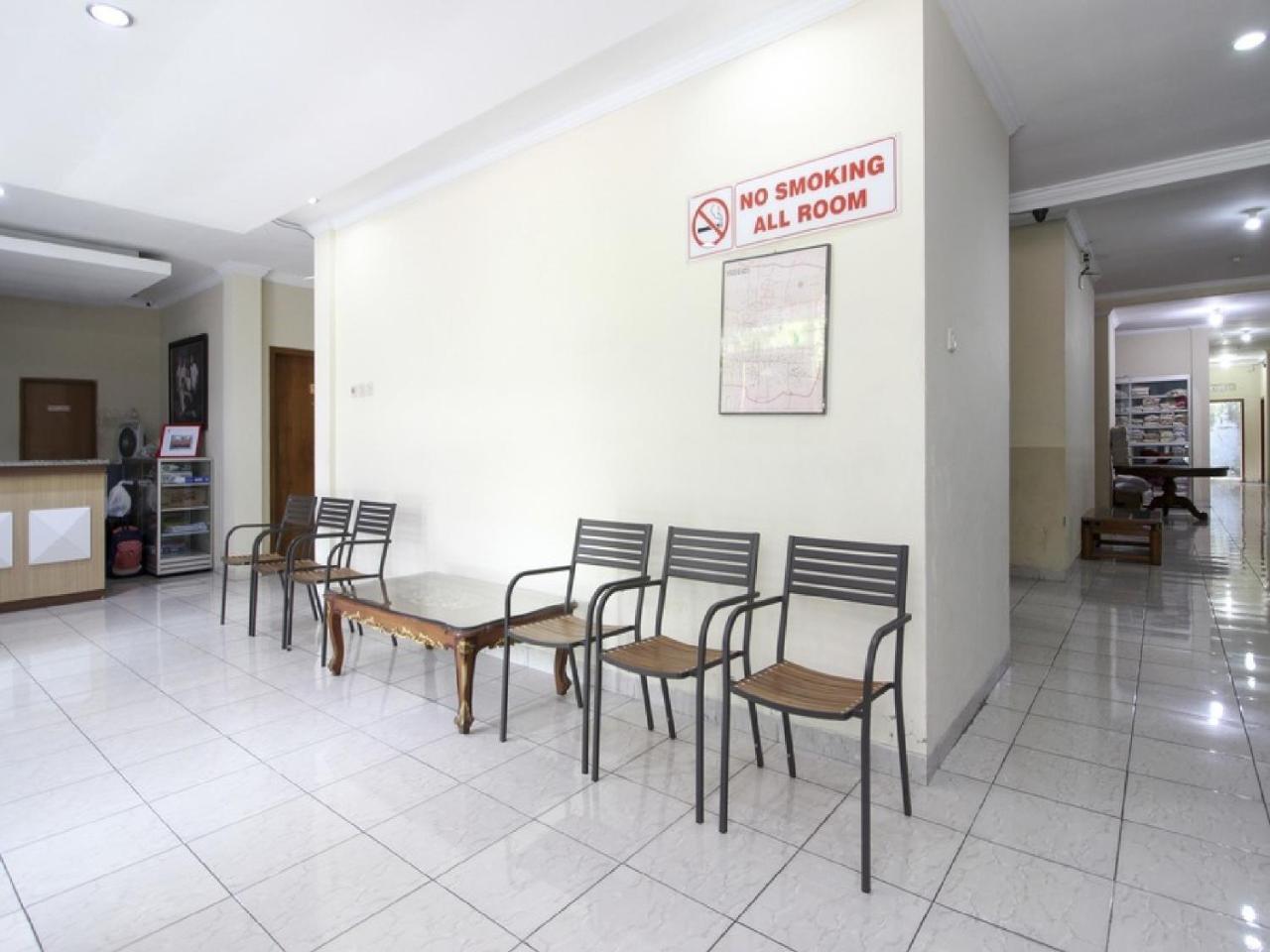 Reddoorz Plus Near Stadion Mandala Krida Yogyakarta Exterior photo