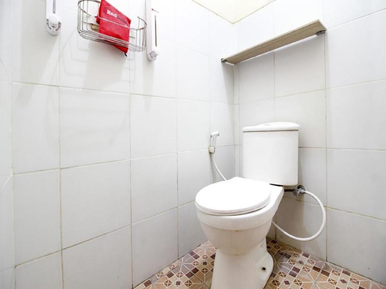 Reddoorz Plus Near Stadion Mandala Krida Yogyakarta Exterior photo