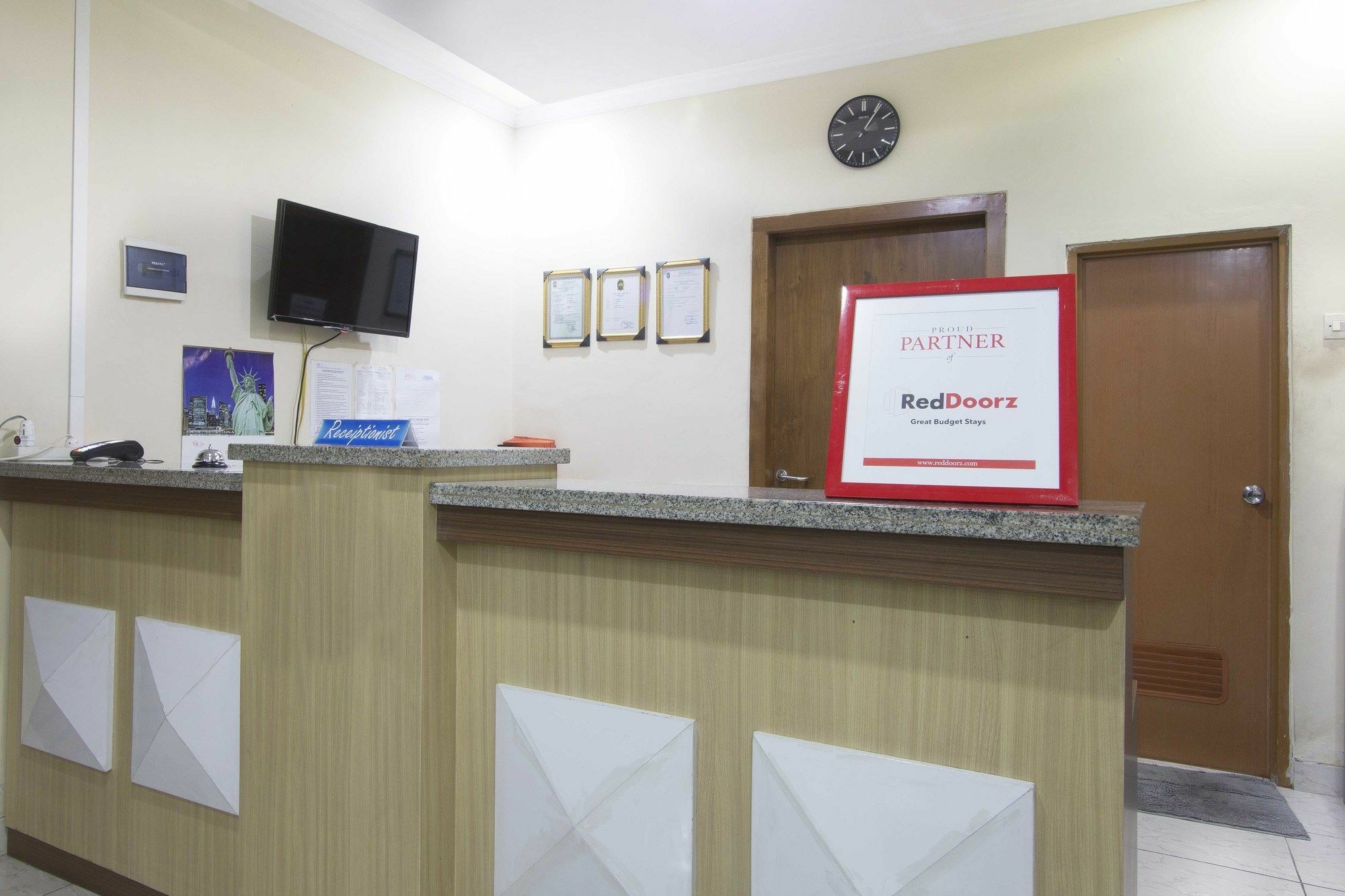 Reddoorz Plus Near Stadion Mandala Krida Yogyakarta Exterior photo