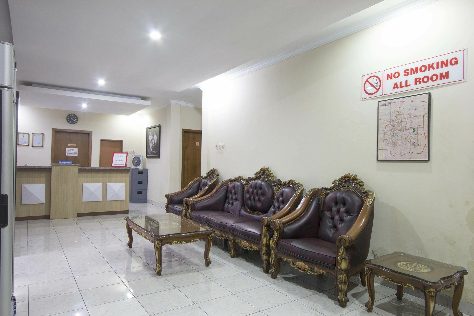 Reddoorz Plus Near Stadion Mandala Krida Yogyakarta Exterior photo